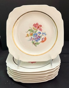 lot 187 image: Fabulous Vintage Floral Dishes