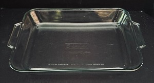 lot 189 image: Pyrex and Anchor Hocking Cookware