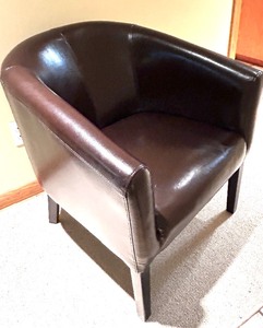 lot 261 image: Brown Leather Look Barrel Chair