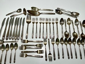lot 331 image: Vintage Holmes & Edwards Flatware Set