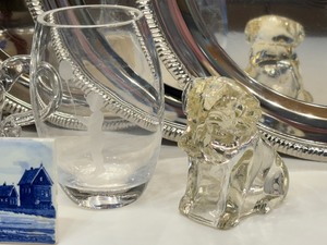 lot 317 image: Vintage Oil Lamp, Blue Delft Items and Silver Plate Chargers
