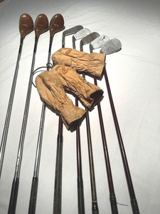 lot 212 image: Antique Womans Red and White Wilson Starline Golf Bag with Vintage Clubs