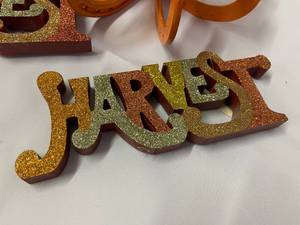 lot 108 image: Fun Decorative Fall Themed Items