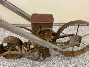 lot 114 image: Vintage PlanetJR Primitive Planter