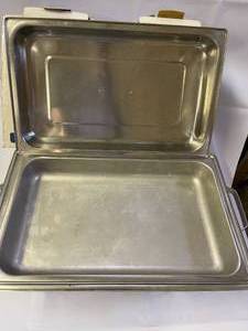 lot 156 image: Bakers and Chefs Eight Quart Chafing Dish