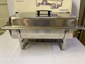 lot 158 image: Bakers and Chefs Eight Quart Chafing Dish