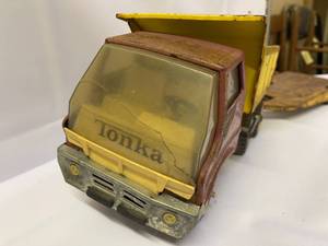 lot 170 image: Vintage Rusty Tonka Truck