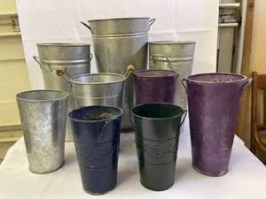 lot 183 image: Assorted Garden Tins
