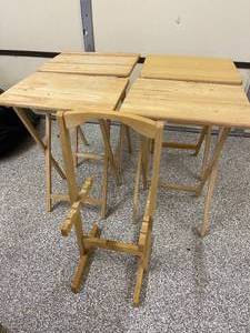 lot 185 image: Set of Four TV Trays with Stand