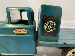 lot 187 image: 1959 Vintage Tonka Farms Truck Stake Body Flatbed