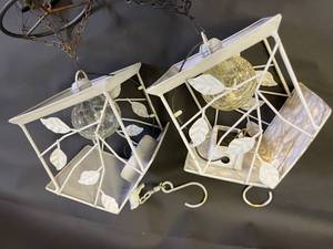 lot 202 image: Two Birdhouse Themed Wind Chimes