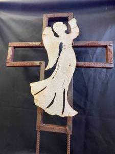 lot 205 image: Vintage Rusty Cross with Angel Garden Decor Piece