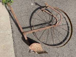 lot 229 image: Rusty Metal Lawn Decorative Tool