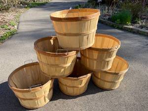 lot 242 image: Wooden Bushel Baskets