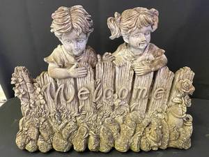 lot 270 image: Resin Kids At The Fence Welcome Statue