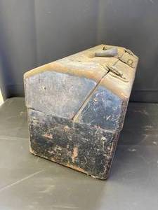 lot 275 image: Vintage Metal Tackle Box with Some Tackle