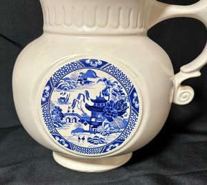lot 73 image: McCoy Pottery Blue Willow Lidded Pitcher