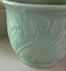 lot 314 image: Vintage USA Pottery Planter