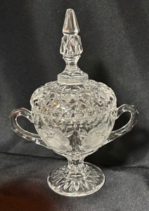 lot 320 image: Vintage Crystal and Clear Glass Grouping