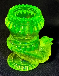 lot 323 image: Vintage Degenhart Uranium Vaseline Glass Toothpick Holder