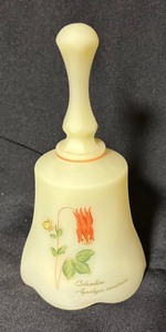 lot 334 image: Trio of Beautiful Signed Fenton Bells