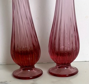 lot 335 image: Pair of Vintage Pretty Pink Rose Bud Vases
