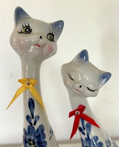 lot 341 image: Chinese Cat Figurines