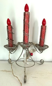 lot 377 image: Festive Vintage Holiday Light Decor