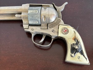 lot 378 image: Vintage Cowboy Cap Gun