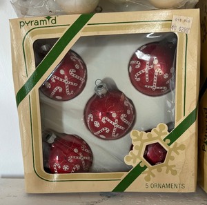 lot 385 image: Festive Vintage Ornaments