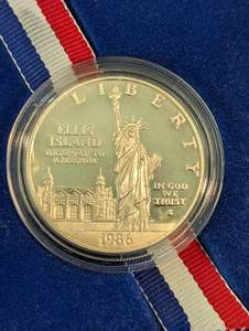 lot 374 image: 1986 Statue of Liberty Silver Dollar