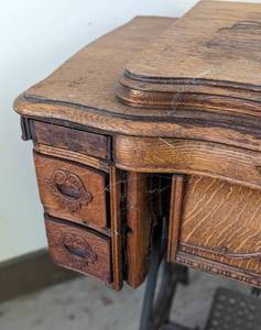lot 372 image: Vintage White Family Rotary Sewing Machine Table