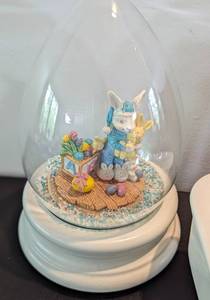 lot 369 image: Assorted Vintage Music Boxes