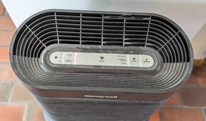 lot 370 image: Honeywell Air Purifier