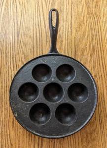 lot 362 image: Vintage Cast Iron Aebelskiver Pan