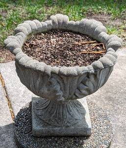 lot 26 image: Concrete Planter #2