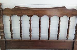 lot 19 image: Vintage Wood Twin Bed Headboard