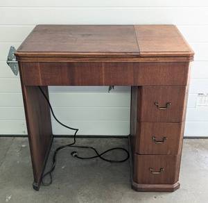lot 20 image: Vintage White Rotary Sewing Table