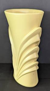 lot 15 image: Vintage Mid Century Art Deco Yellow Red Wing Pottery Vase M-1461