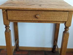 lot 10 image: Vintage Oak Side Table
