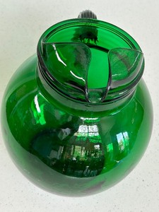 lot 89 image: Vintage Three Quart Emerald Green Crown Corning Glass Balloon Style Pitcher with Ice Lip