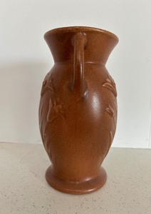 lot 92 image: Vintage Red Wing Pottery Vase #861