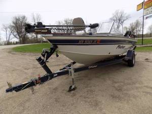 lot 2 image: 2003 Fisher Boat  90hp Motor Fisher Trailer