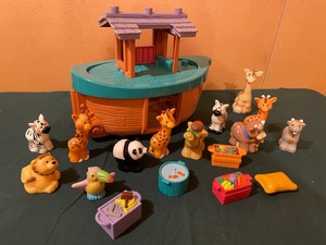 lot 27 image: Fischer Price Noahs Ark Set