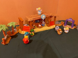 lot 28 image: Fischer Price Nativity Set