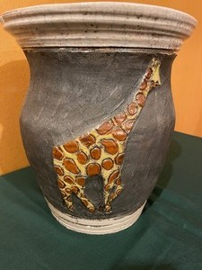 lot 126 image: Fun Giraffe Pottery Pot