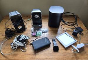 lot 96 image: Misc Electronics that have speakers, watch