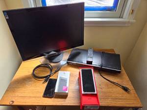 lot 98 image: Monitor, Phones & DVD Player