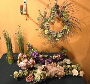 lot 106 image: Spring Florals