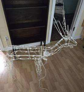 lot 109 image: Outdoor Holiday Reindeer